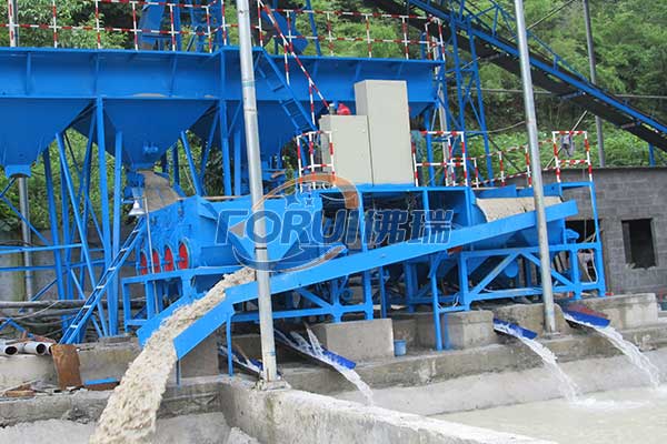 重晶石灰礦選礦現(xiàn)場(chǎng) 重晶石灰礦選礦現(xiàn)場(chǎng)